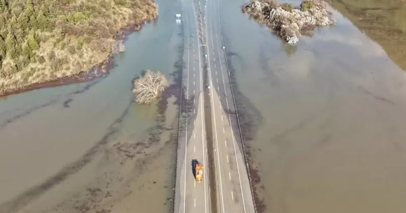 Antalya Konya yolunu su bastı