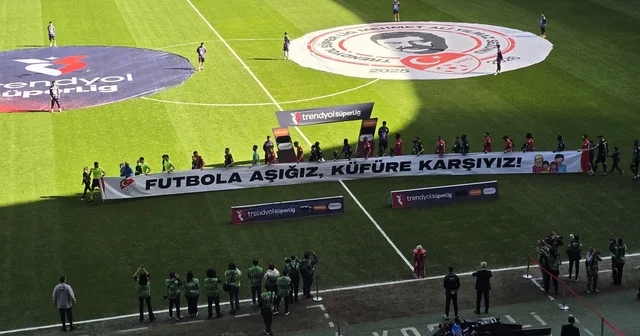 Kocaelispor Gaziantep FK maçında anlamlı pankartlar Kocaeli Haberleri