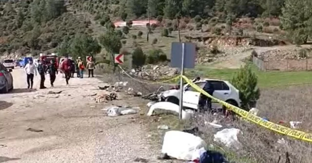 Hafriyat kamyonuyla çarpışan otomobilin sürücüsü yaralandı, eşi öldü Bursa Haberleri