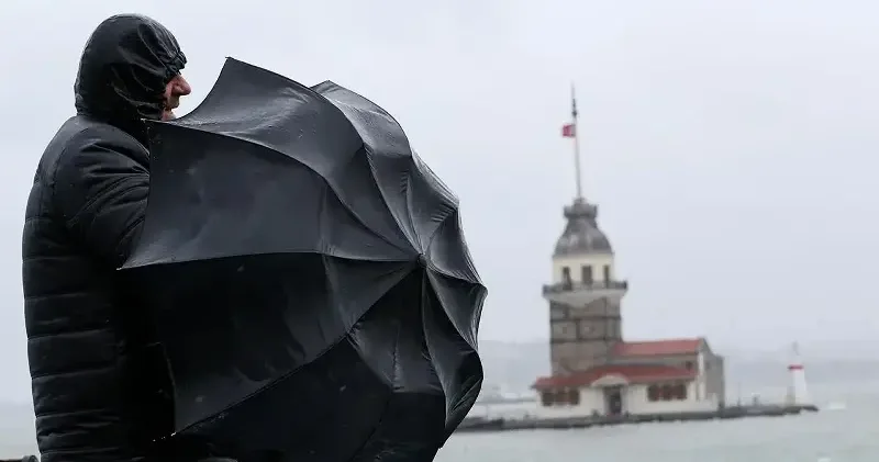 İstanbul Valiliği fırtınaya karşı vatandaşları uyardı: Yer yer 80 kilometre hıza ulaşabilir Gündem Haberleri