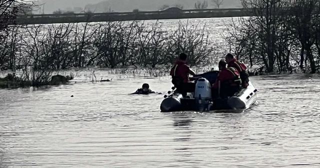 Manisa da gölet kenarında kaybolan genç aranıyor Manisa Haberleri