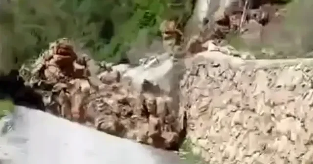 Alanya da toprak kayması kamerada VİDEO İZLE