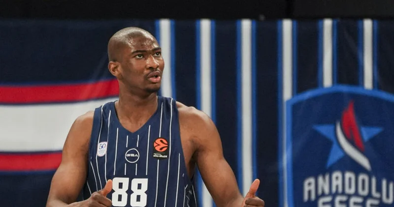Anadolu Efes, Kai Jones la iki yıl uzattı Basketbol Haberleri