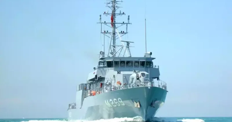 Türk mayın avlama gemisi Yunanistan da! Pire ye demirledi