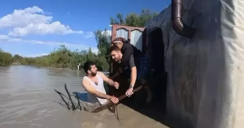 Muğla da su basan barakada mahsur kalan 90 yaşındaki kadını AFAD kurtardı