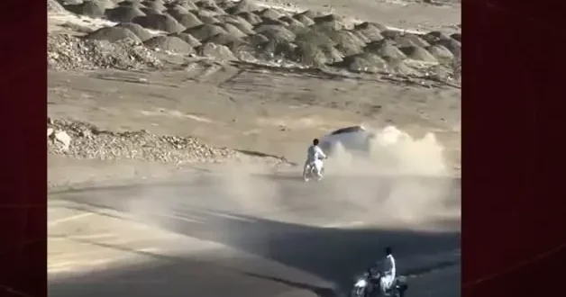 Pakistan hız denemesi yapan 4 arkadaşın eğlencesi faciayla son buldu