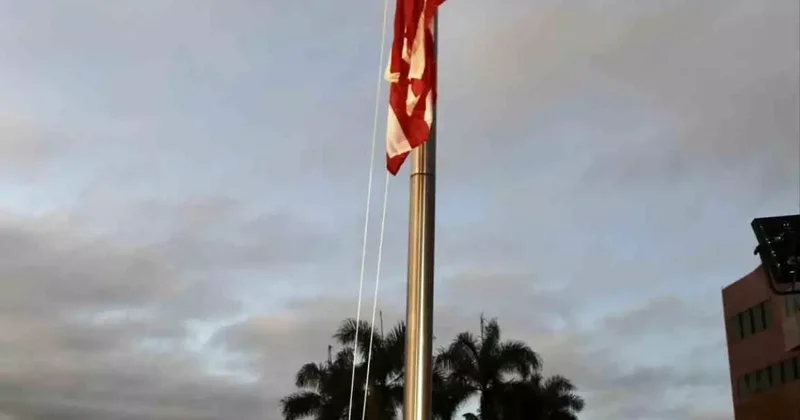 ABD Bayrağı Venezuela da Yeniden Göndere Çekildi