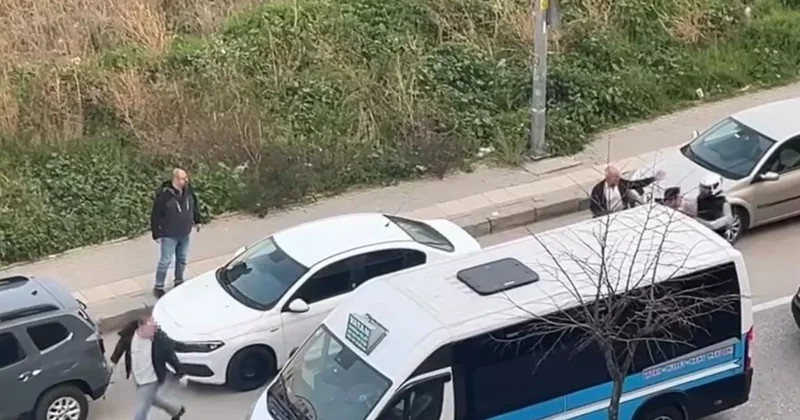 Otomobil sürücüsü motosikletliye copla saldırdı