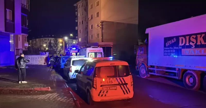 Babası ve ağabeyini silahla öldürüp, babaannesini yaraladı