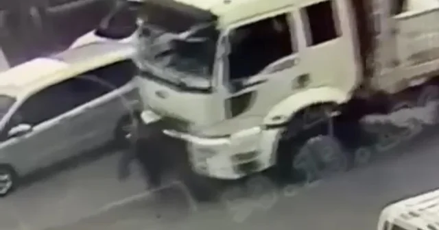 Kamyonun çarptığı yaşlı adam ağır yaralandı Bitlis Haberleri