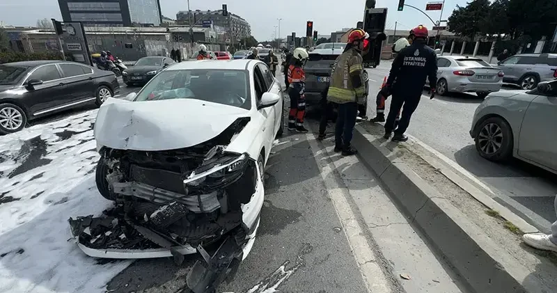 Avcılar da kazada otomobil sürücüsü yaralandı