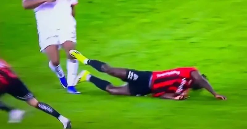 Hakem devam ettirdi: Uyarı VAR dan geldi! Başkent te kırmızı kart çıktı