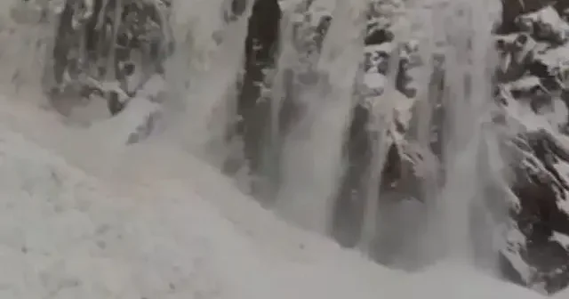 Şırnak Hakkari kara yoluna çığ düştü VİDEO İZLE