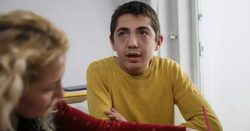 Eğitim Merkezinde Kayıp Kaza: Otizmli Mehmet in Kalçası Kırıldı