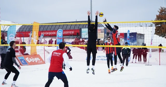 Erciyes te kar voleybolu heyecanı Kayseri Haberleri