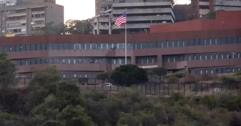 7 yıl sonra ABD bayrağı göndere çekildi