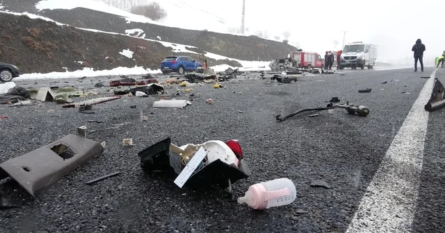 Tatvan daki trafik kazasında ölü sayısı 3 oldu: Kazada ağır yaralanan 6 aylık bebek hastanede vefat etti Bitlis Haberleri