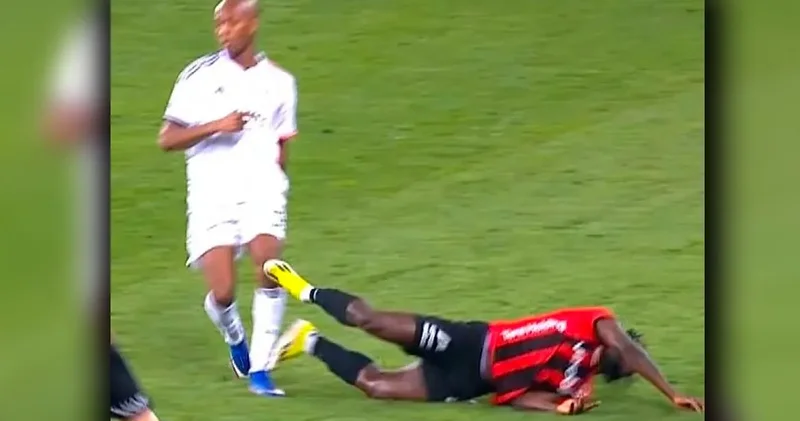 Gençlerbirliği Beşiktaş maçında kırmızı kart çıktı