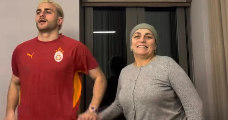 Barış Alper Yılmaz, annesi Emine Yılmaz ile horon tepti