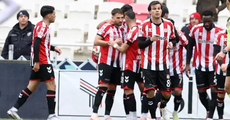 Efsane takımdan evinde kritik galibiyet! Süper Lig için play off potasına tutundu