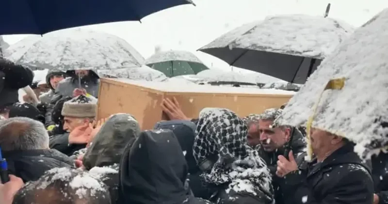 Kazada hayatını kaybeden aile yan yana defnedildi