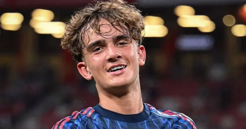 16 yaşında Premier Lig in tarihine geçti