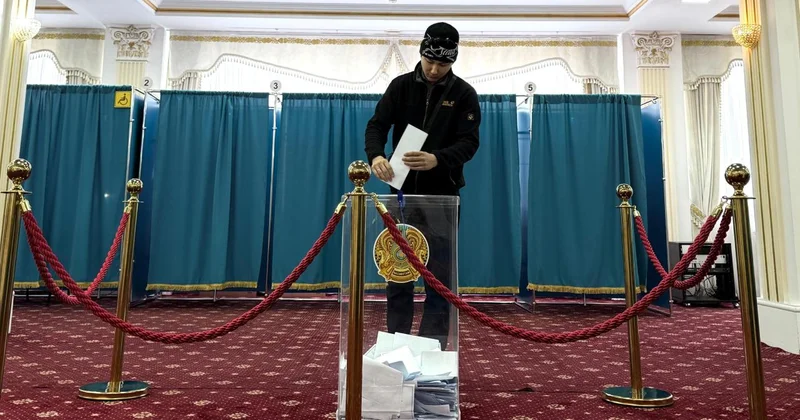 Kazakistan, yeni anayasa için sandık başında