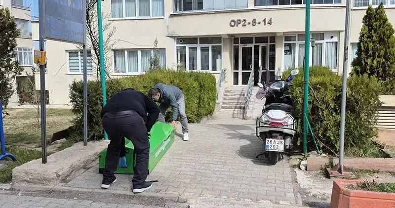 Yalnız yaşadığı evinde ölü bulundu
