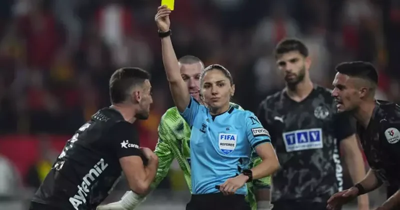 Süper Lig ekibinin hocası hakeme isyan etti: Adil bir maç olsa 3 puan alırdık