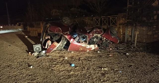 Takla atan otomobil hurdaya döndü, 2 kişi ağır yaralandı Sivas Haberleri