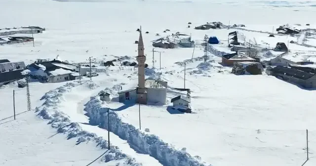 Kars ta köyler kar yağışının ardından beyaza büründü VİDEO İZLE