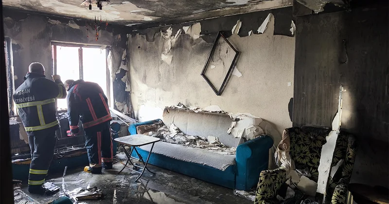 Evi ateşe verdi, babasını arayıp yardım istedi Sözcü Gazetesi