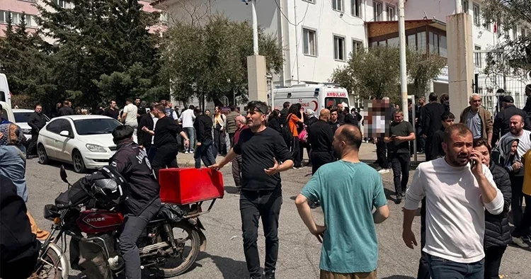 Kahramanmaraş taki okul saldırısında ölü ve yaralılar var Bakanlar bölgeye gidiyor