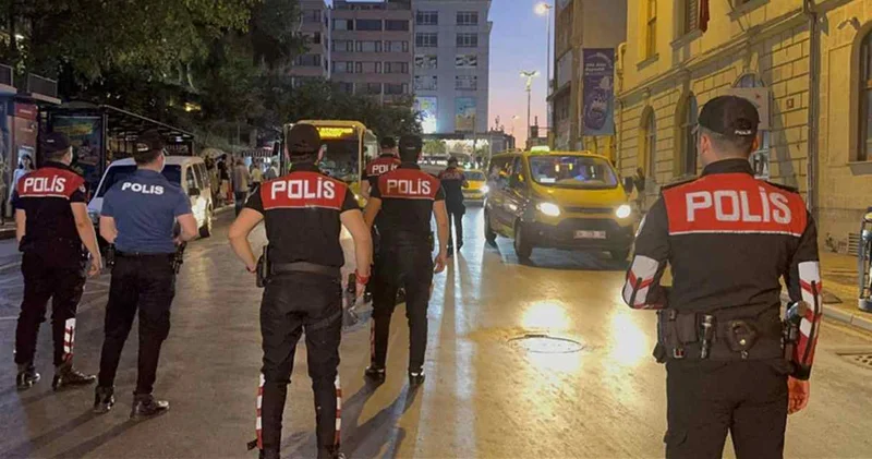 İstanbul da bir gecede bin 149 kişiye gözaltı!