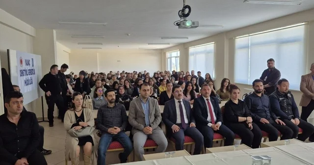 Yalvaç ta bağımlılıkla mücadele panelinde toplumsal farkındalık mesajı verildi Isparta Haberleri