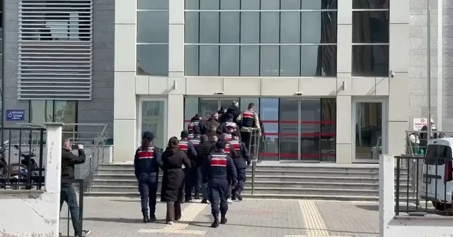 Karadeniz de ele geçirilen 200 kilogram uyuşturucuyla ilgili 5 zanlı tutuklandı Teknede yakalanan 6 şüpheliden 2 si Bulgaristan uyruklu Kırklareli Haberleri