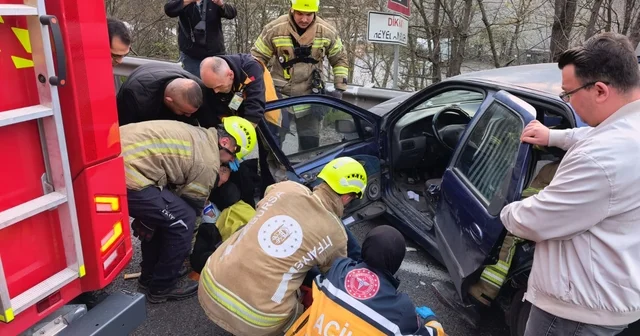 Sürücüsünün epilepsi nöbeti geçirdiği otomobil bariyerlere çarptı; 2 yaralı Bursa Haberleri