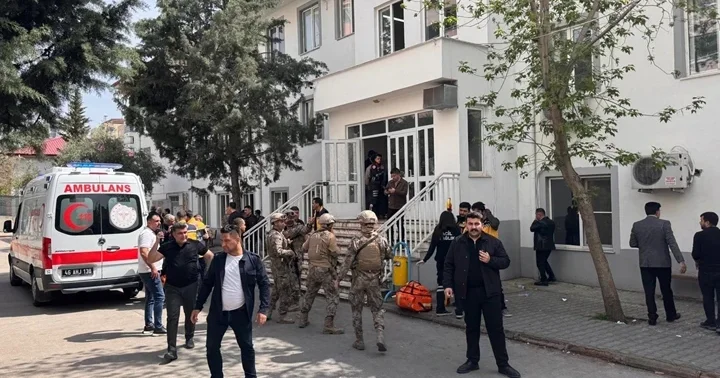 Kahramanmaraş ta okula saldırı Detaylar ortaya çıktı: 5 silah ve 7 şarjörle gelmiş, iki sınıfa girmiş