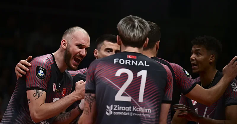 Ziraat Bankkart, Efeler Ligi nde finale çıktı!