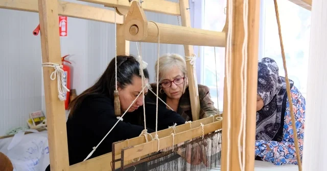 Antakya Belediyesi nin açtığı ipek el dokumacılığı kursu ilgi görüyor Hatay Haberleri
