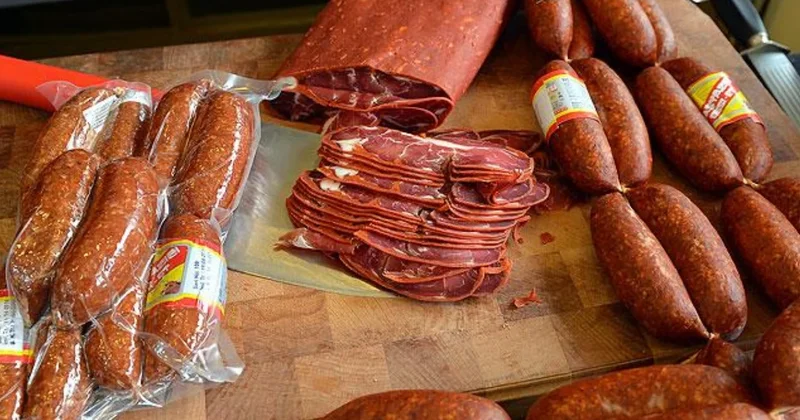 Pastırma ve sucuğun ülkeye sokulması yasaklandı: 300 bin lira cezası var Sözcü Gazetesi