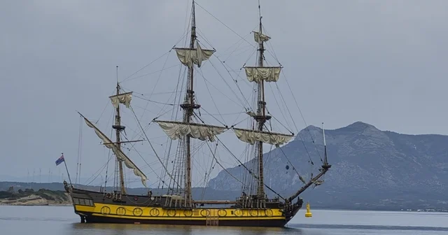 Cook Adaları bayraklı yelkenli Datça ya demirledi Muğla Haberleri