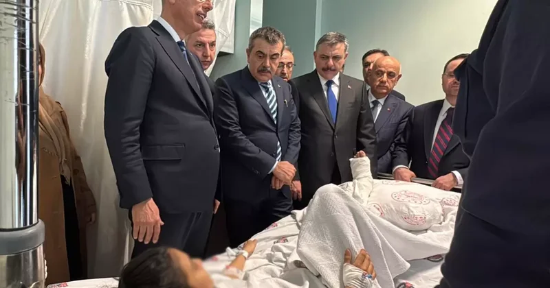 Bakanlar Kahramanmaraş taki silahlı saldırıda yaralananları ziyaret etti