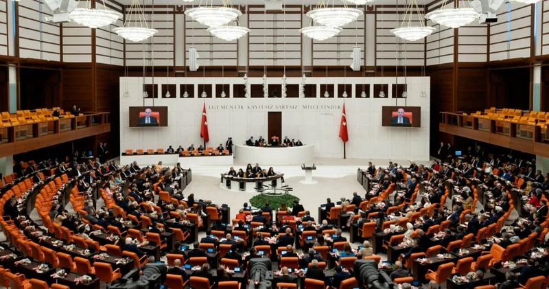 Sosyal medya ve doğum izni düzenlemelerinde 6 madde daha kabul edildi Son dakika haberleri