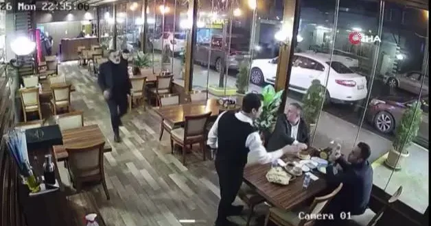 Beylikdüzü nde CHP li meclis üyesinin kovulduğu restorana kurşun yağmuru