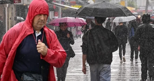 Gök gürültülü sağanak yağış geliyor: Batıdan başlayarak tüm yurdu etkisi altına alacak! Meteoroloji tarih verdi: 50 ilde kuvvetli olacak