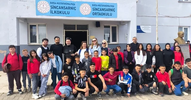 Öğrencilerin yüzü güldü, saçları şekillendi Bursa Haberleri