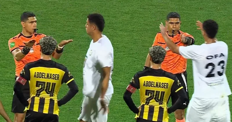 Futbol tarihinde görülmemiş an! Golden sonra hakeme yaptığı hareket olay oldu Sözcü Gazetesi