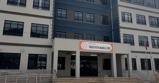 Mersin de bir lise öğrencisi silahla yakalandı VİDEO İZLE