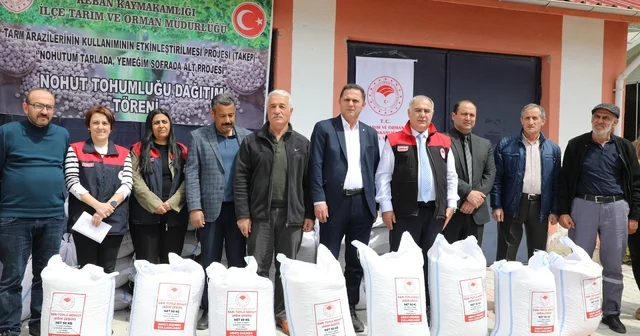 Elazığ da 150 üreticiye 24 ton nohut tohumu dağıtıldı Elazığ Haberleri